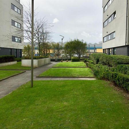 River Clyde West End Apartment - 2 Bedrooms グラスゴー エクステリア 写真